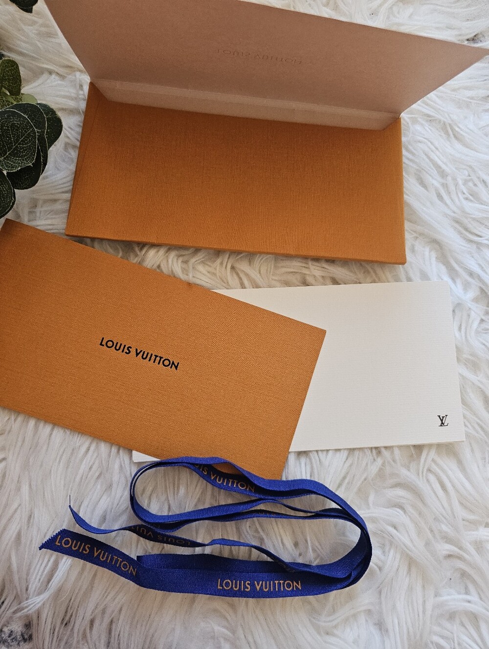 Louis Vuitton Gift Envelope, Card & Ribbon Set - Picture 2 of 11